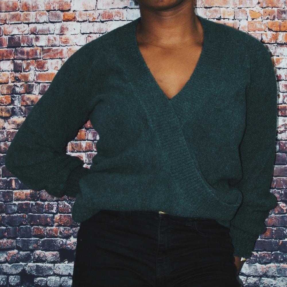 🌹LOFT Deep V-Neck Sweater
